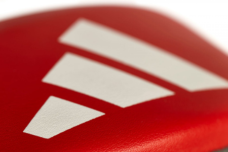 Kask turniejowy Adidas IBA ze skóry syntetycznej